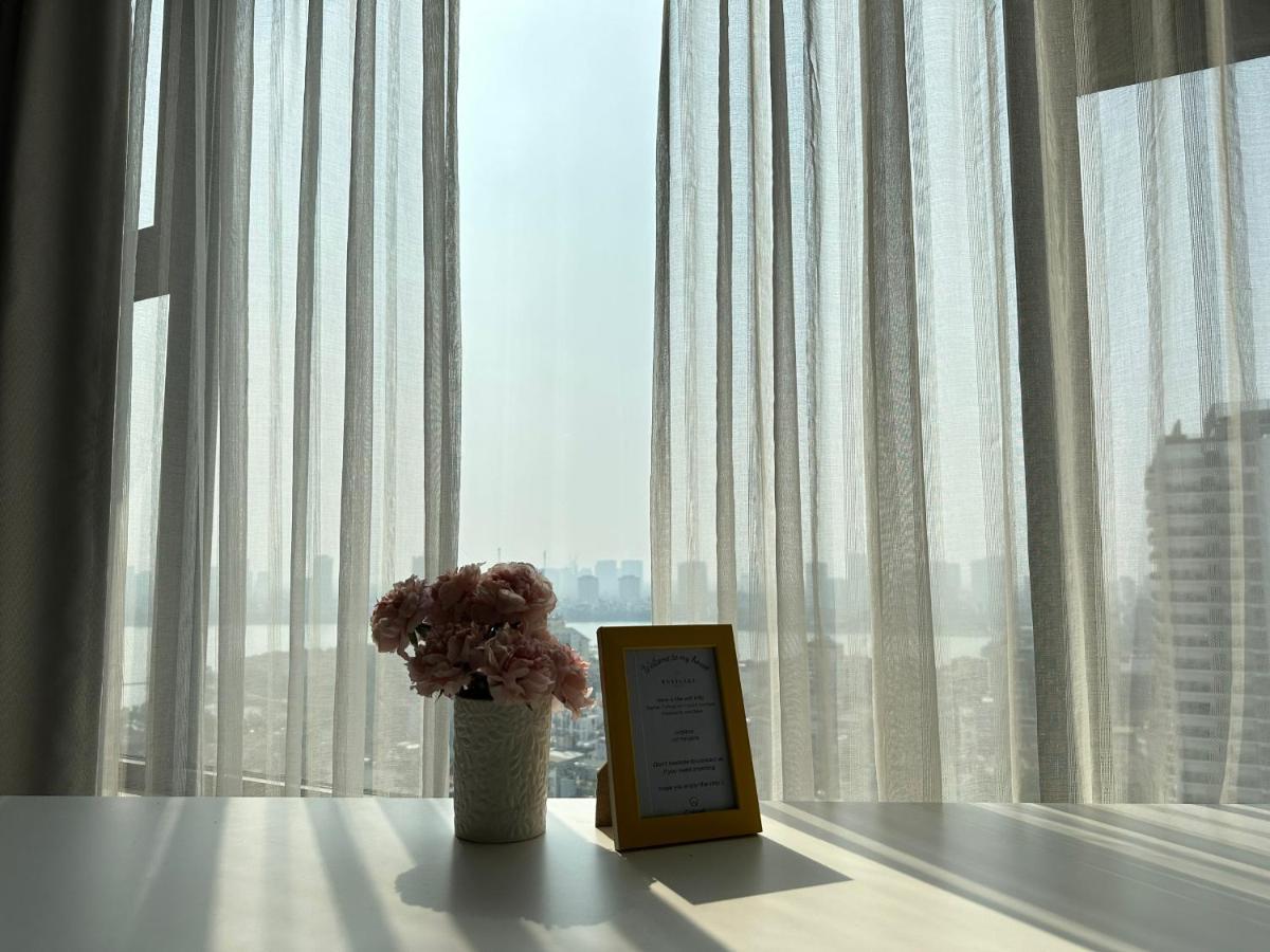 Westlake Homestay Hanoi - D'Le Roi Soleil エクステリア 写真
