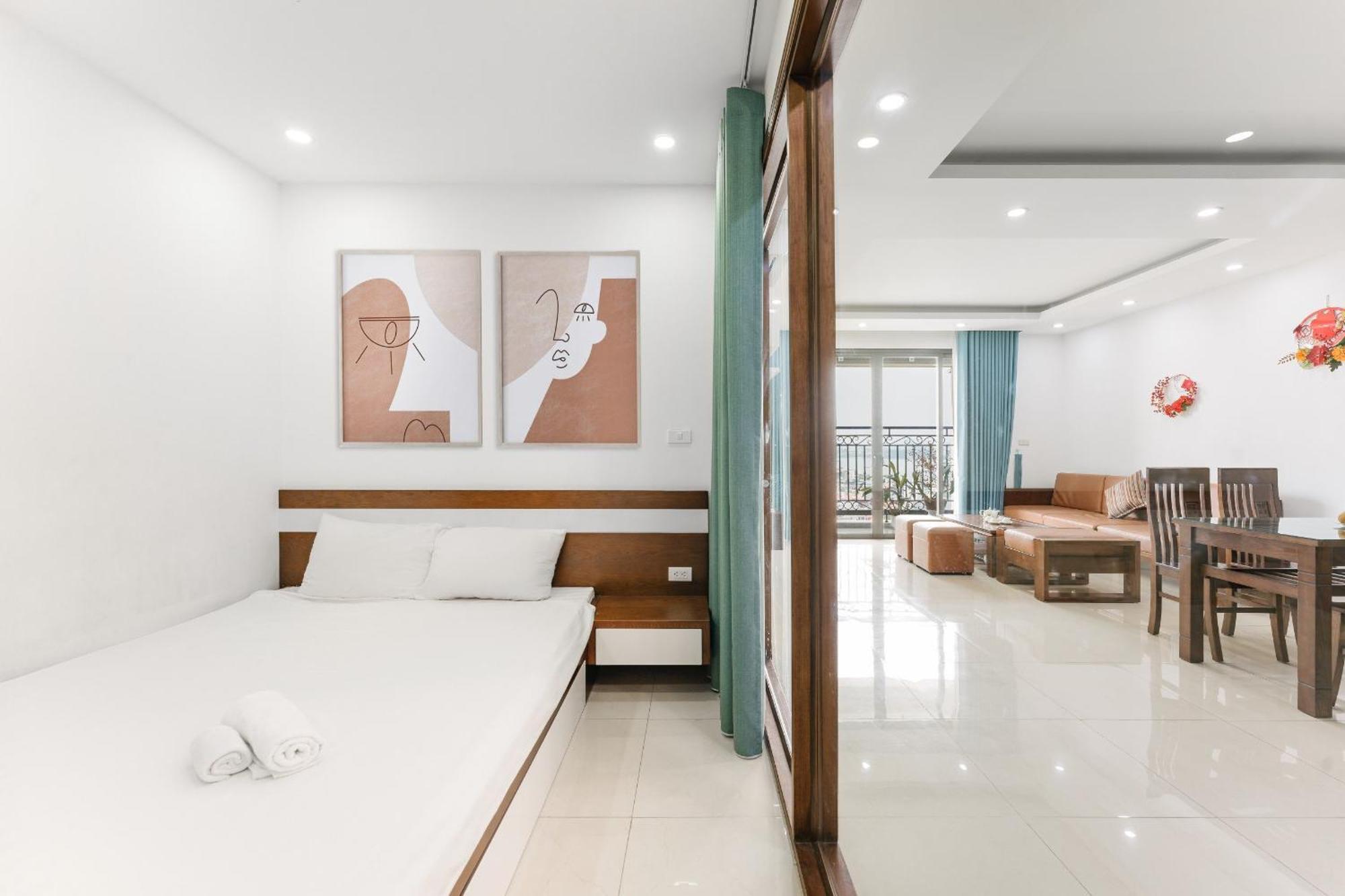 Westlake Homestay Hanoi - D'Le Roi Soleil エクステリア 写真