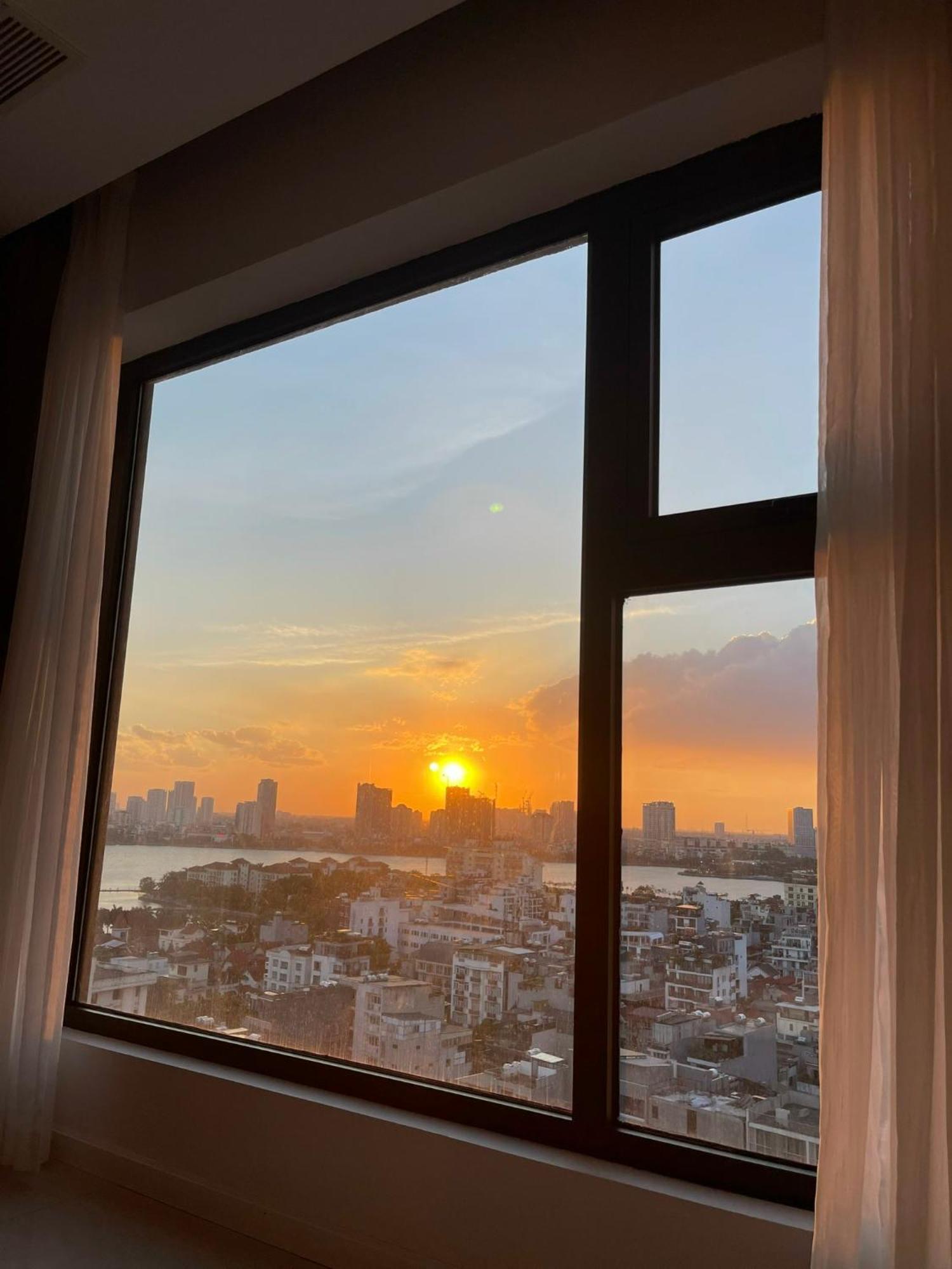 Westlake Homestay Hanoi - D'Le Roi Soleil エクステリア 写真